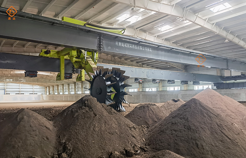 大跨度葉輪槽式翻拋機(jī)結(jié)構(gòu)工作方式 大跨度葉輪槽式翻拋機(jī)結(jié)構(gòu)工作方式